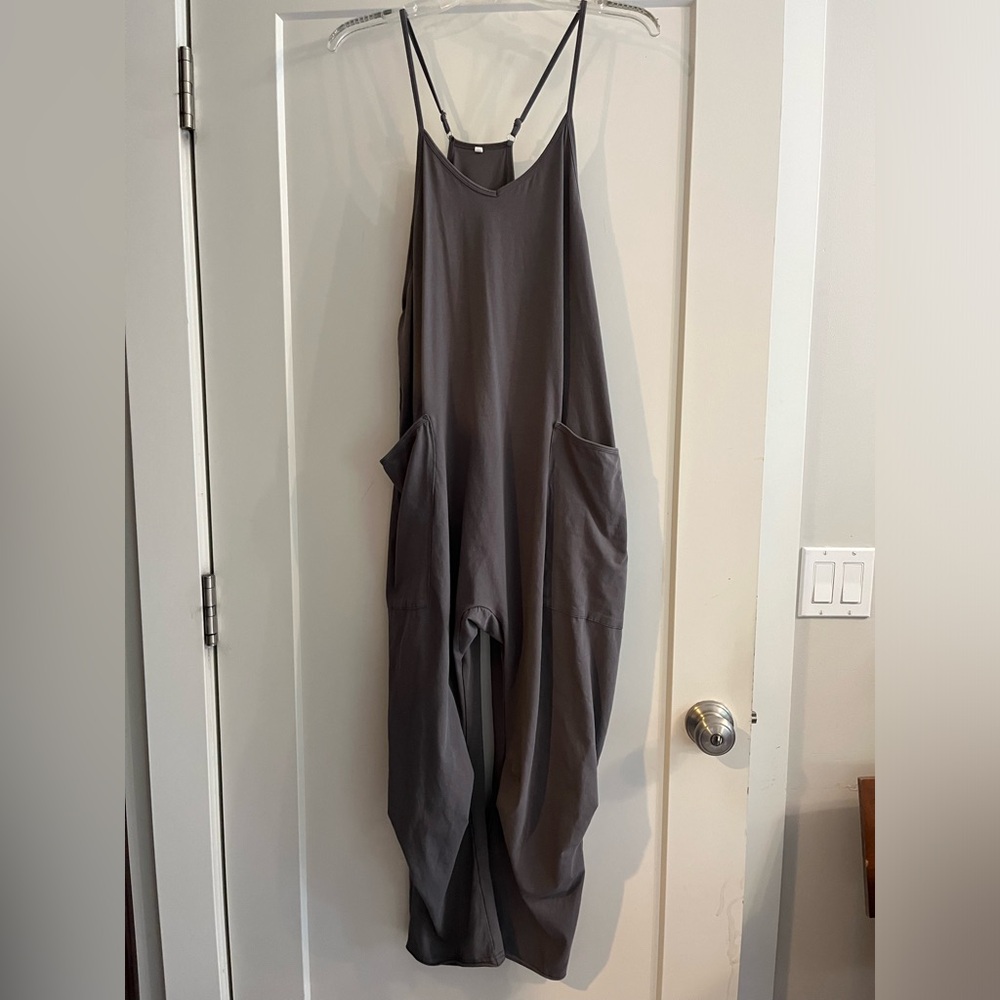 Chic Solid Color Cami Jumpsuit (Small)